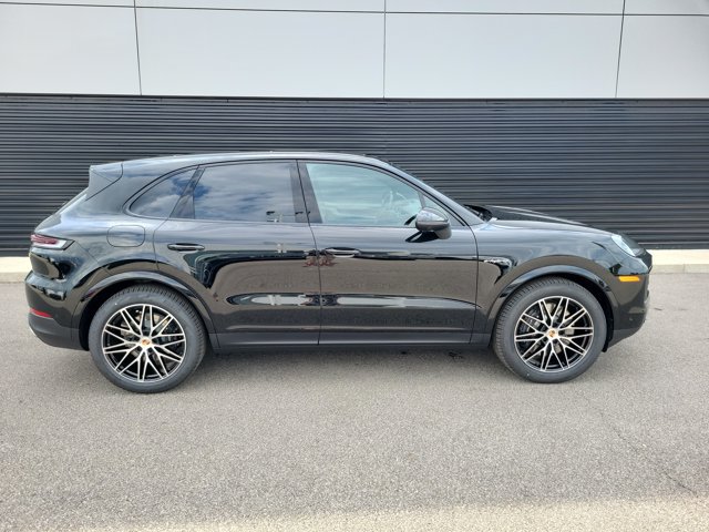 New 2026 Porsche Cayenne E-Hybrid AWD/4WD image 8