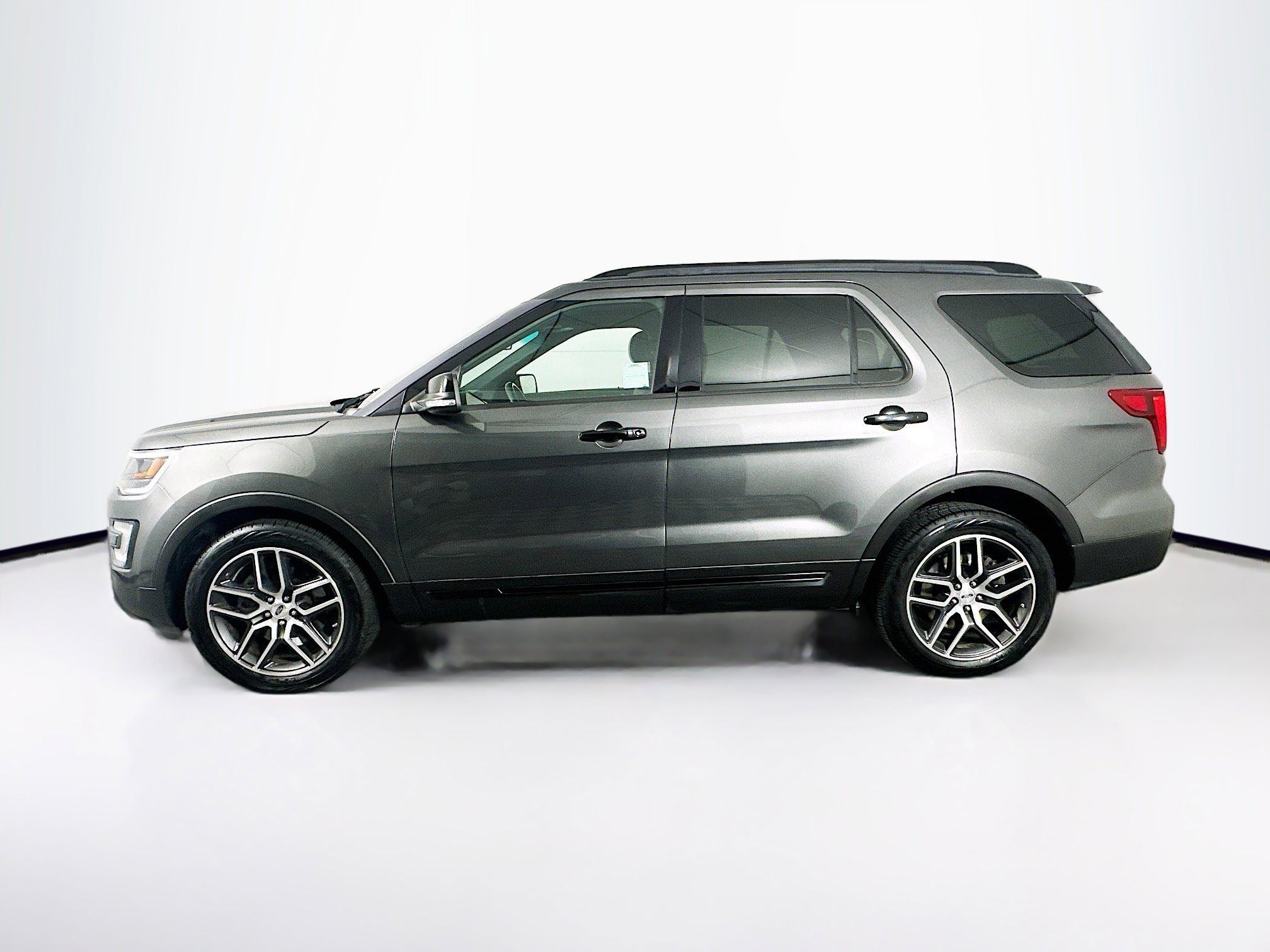 Used 2017 Ford Explorer Sport w/ Equipment Group 401A image 4