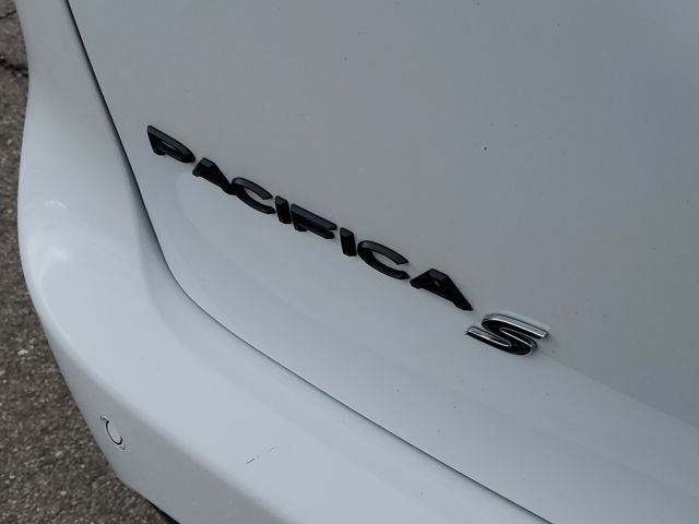 Used 2025 Chrysler Pacifica Limited image 39