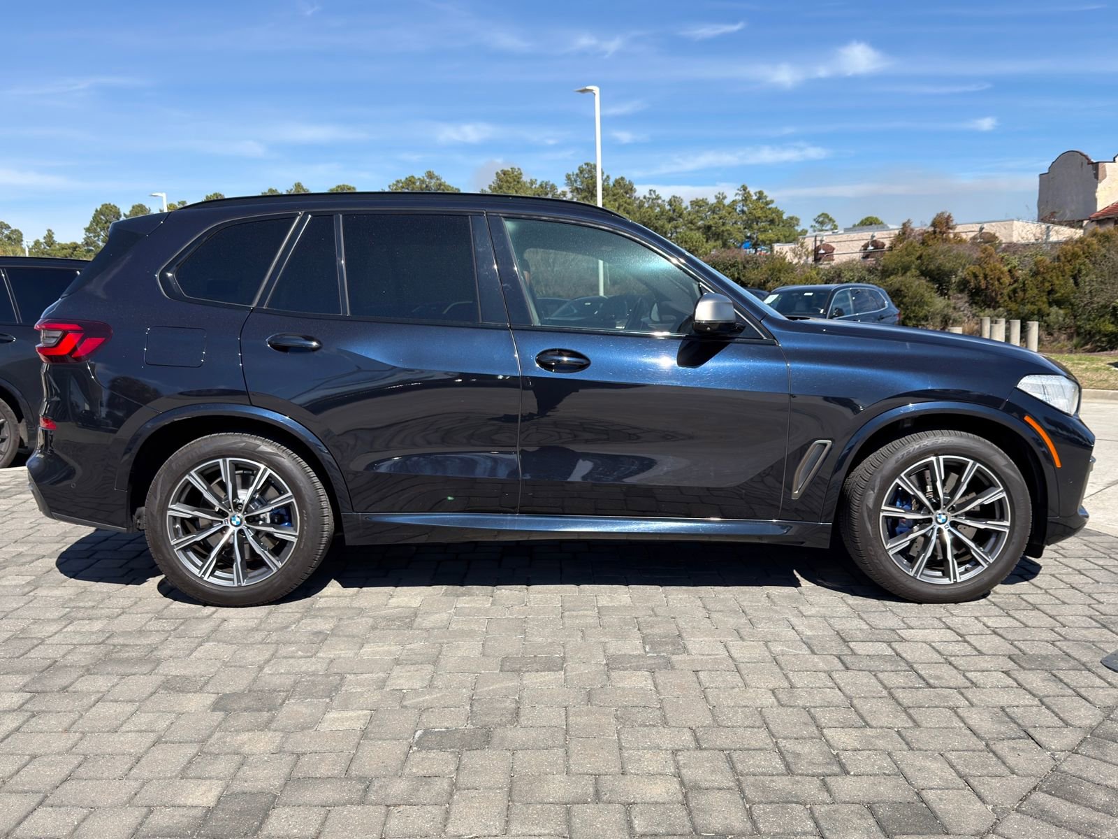 Used 2022 BMW X5 M50i image 8