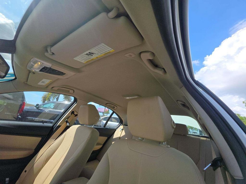Used 2018 BMW 320i xDrive Sedan image 13