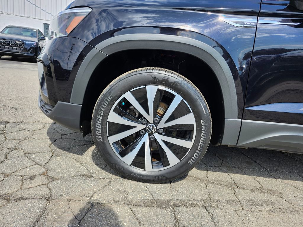 Certified 2022 Volkswagen Taos SE w/ Panoramic Sunroof Package image 18