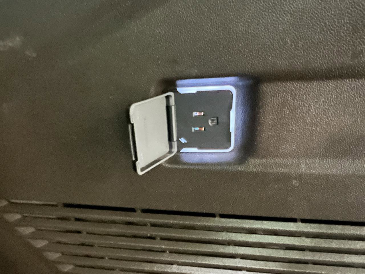 Used 2025 Chevrolet Suburban LT image 66