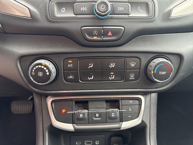 Used 2023 GMC Terrain SLE image 19