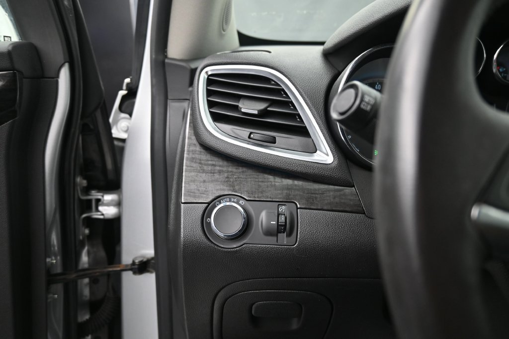 Used 2015 Buick Encore FWD image 30