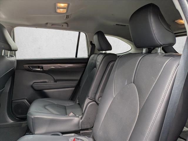 Used 2020 Toyota Highlander Limited image 17