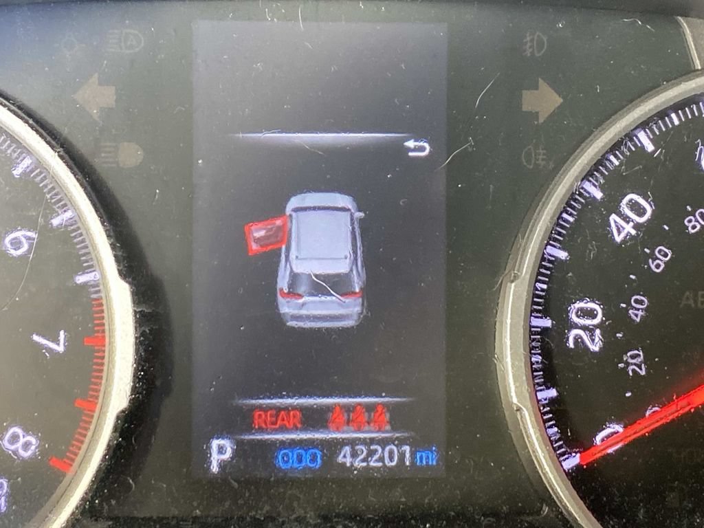 Used 2022 Toyota RAV4 LE AWD/4WD image 18