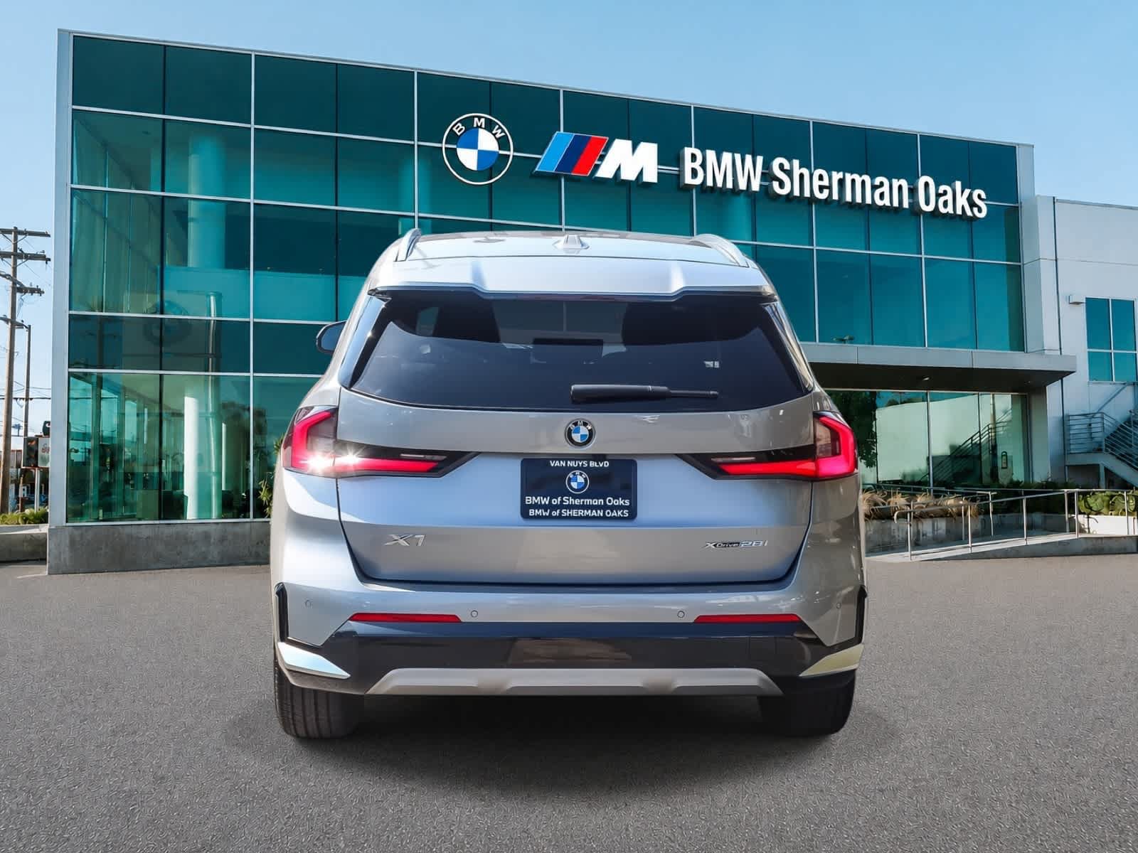 Used 2023 BMW X1 xDrive28i w/ Convenience Package AWD/4WD image 5