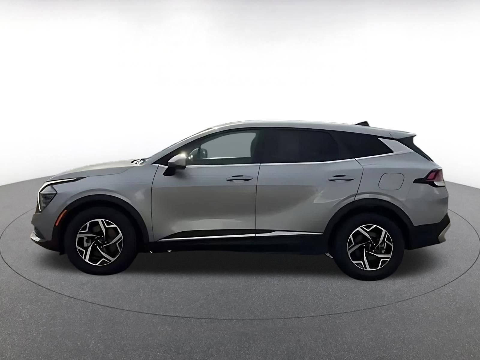 Used 2025 Kia Sportage LX FWD image 9