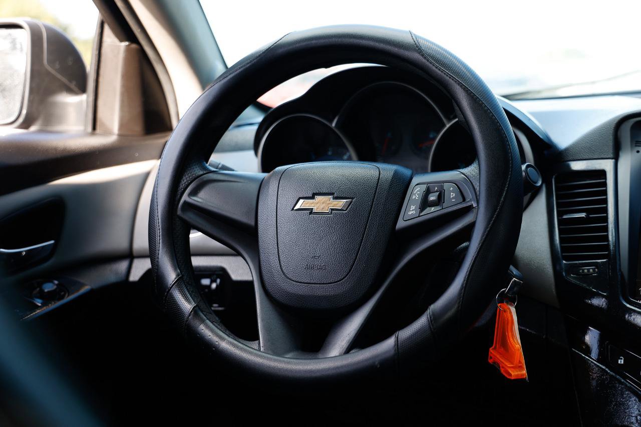 Used 2014 Chevrolet Cruze LS FWD image 24