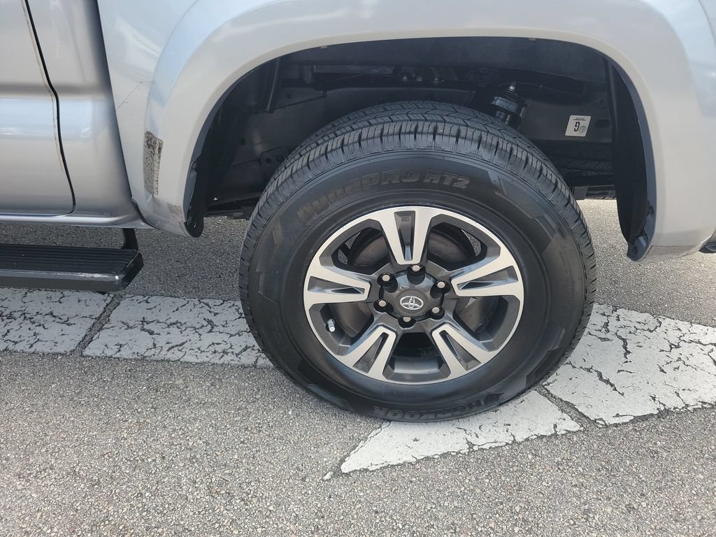 Used 2019 Toyota Tacoma TRD Sport AWD/4WD image 30
