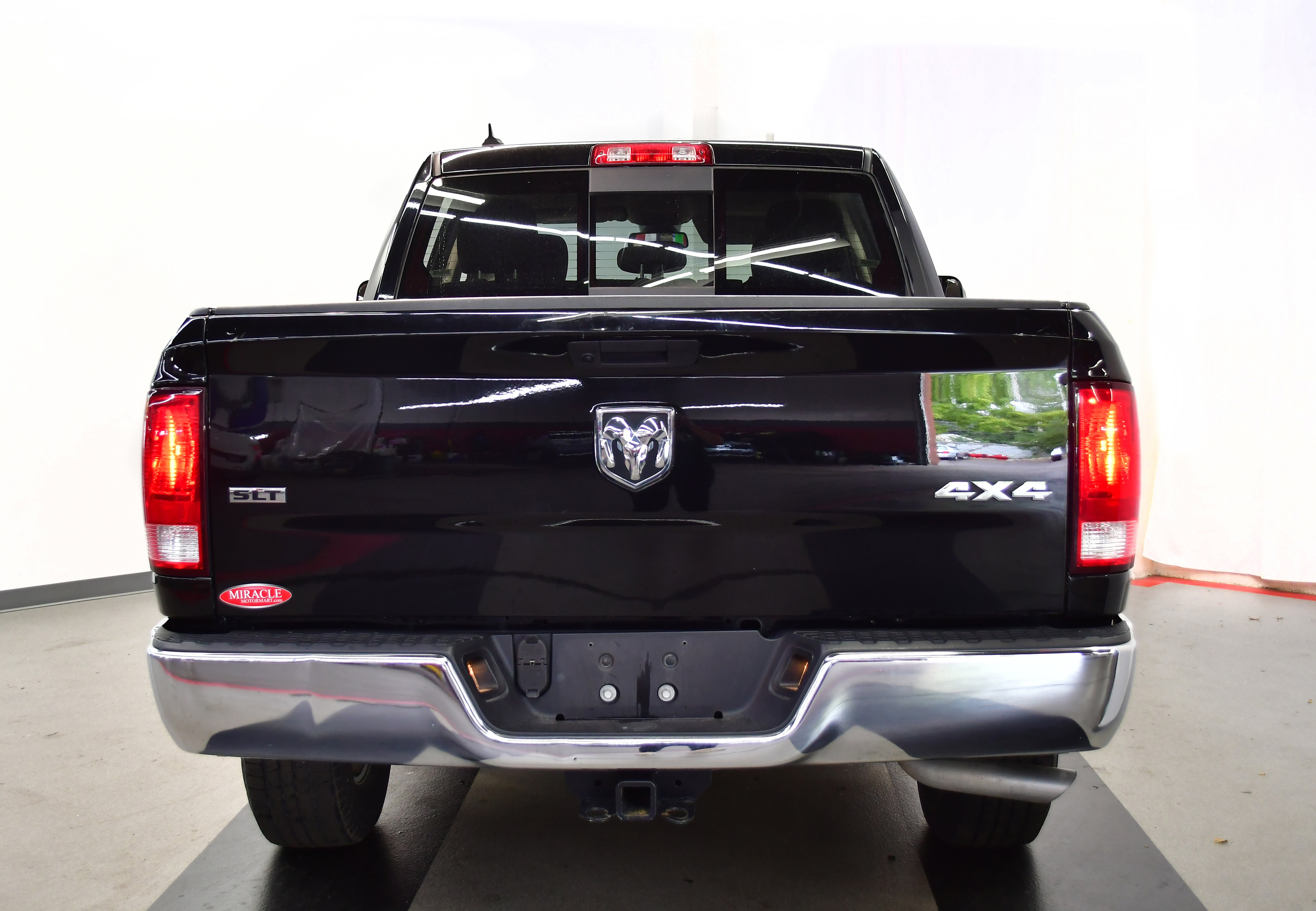 Used 2023 RAM 1500 Classic SLT w/ Trailer & Traction Group AWD/4WD image 6