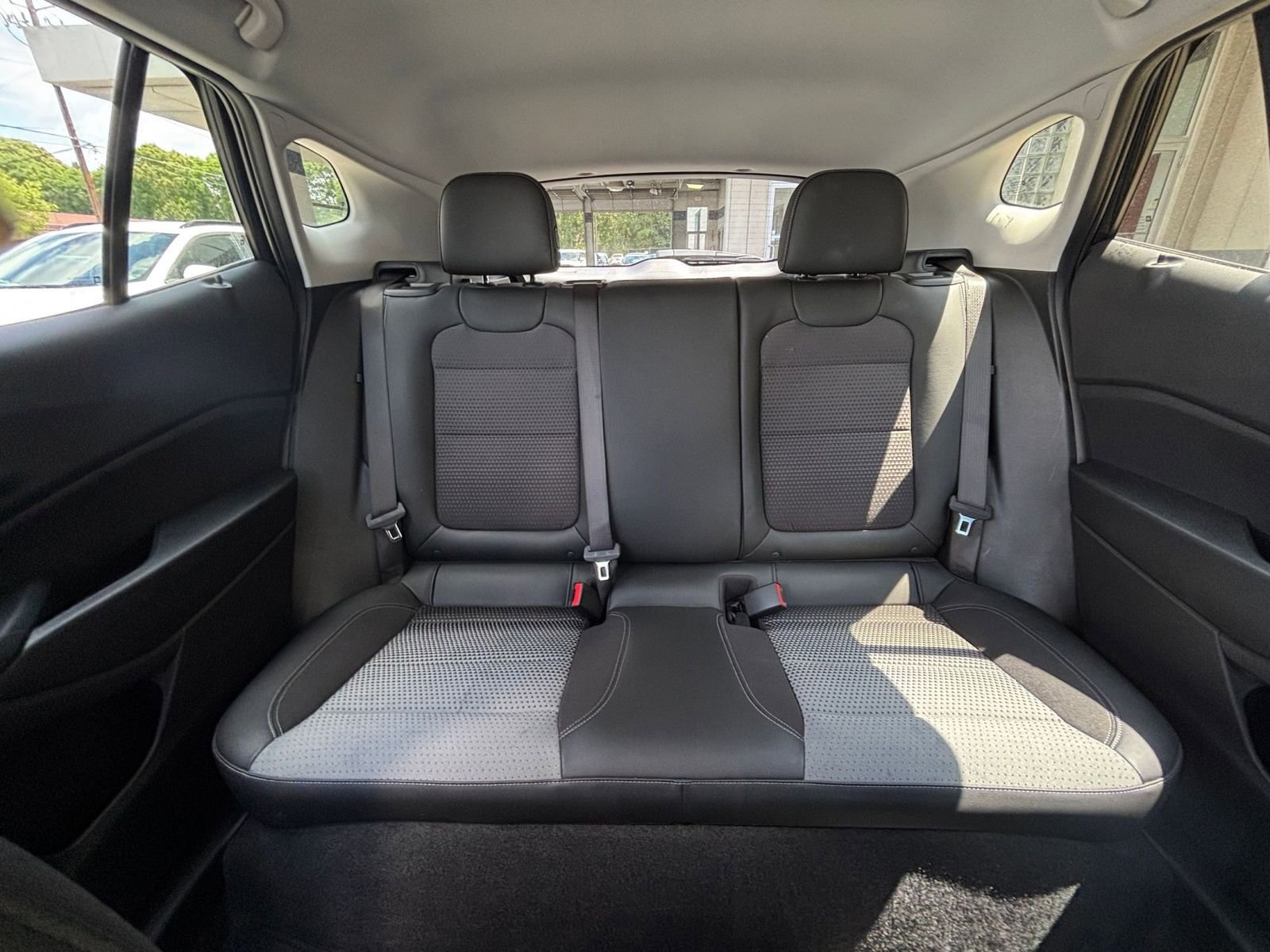 Used 2025 Chevrolet Trax LT FWD image 38