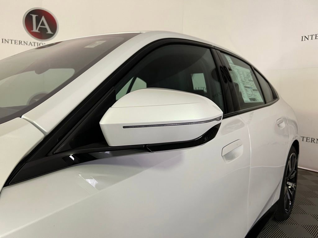 New 2026 BMW 530i xDrive w/ M Sport Package image 8