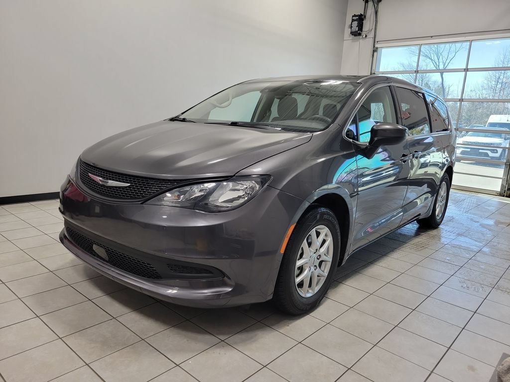 Used 2023 Chrysler Voyager LX FWD image 7