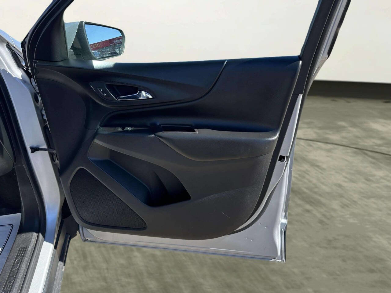 Used 2020 Chevrolet Equinox LT image 25