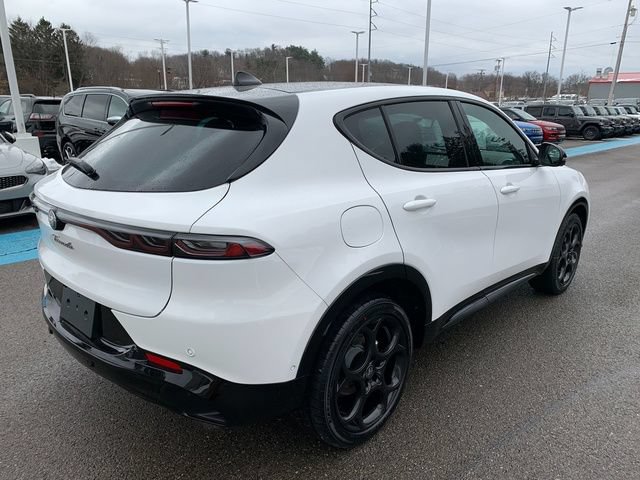 New 2026 Alfa Romeo Tonale w/ Black Premium Package AWD/4WD image 7