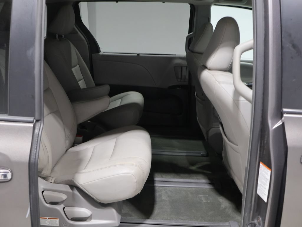 Used 2015 Toyota Sienna XLE AWD/4WD image 19
