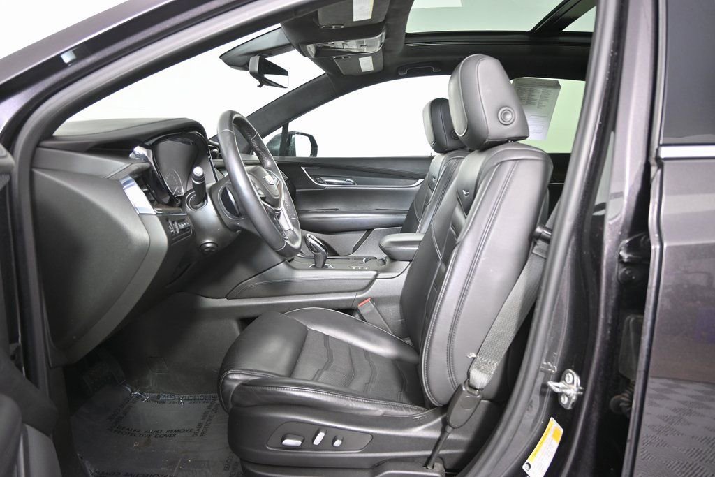 Used 2018 Cadillac XT5 Platinum w/ Driver Assist Package image 21