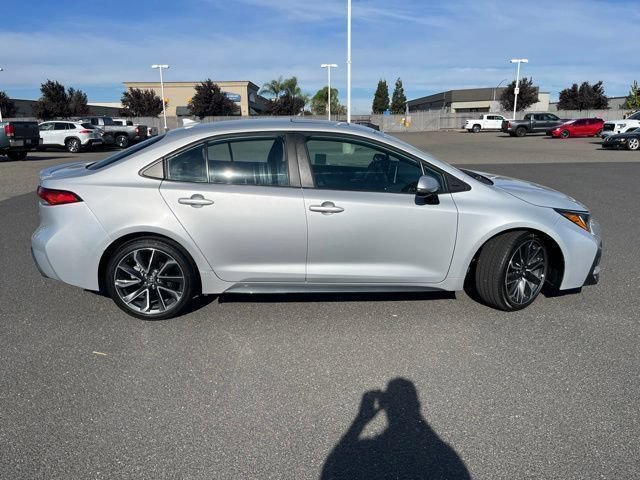 Used 2020 Toyota Corolla SE w/ SE Premium Package FWD image 3