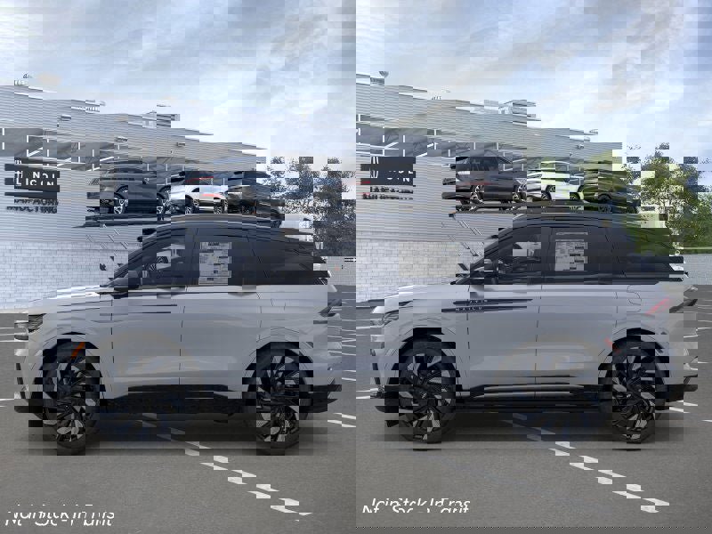 New 2026 Lincoln Nautilus Reserve image 3