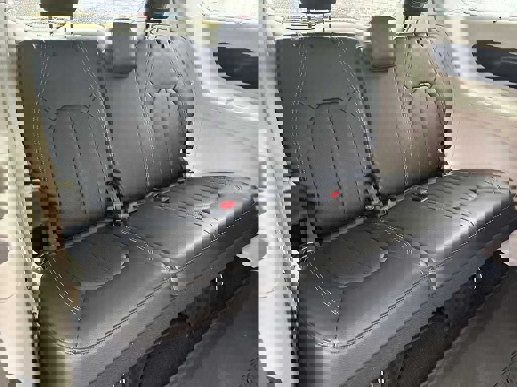 Used 2022 Chrysler Pacifica Touring-L image 13