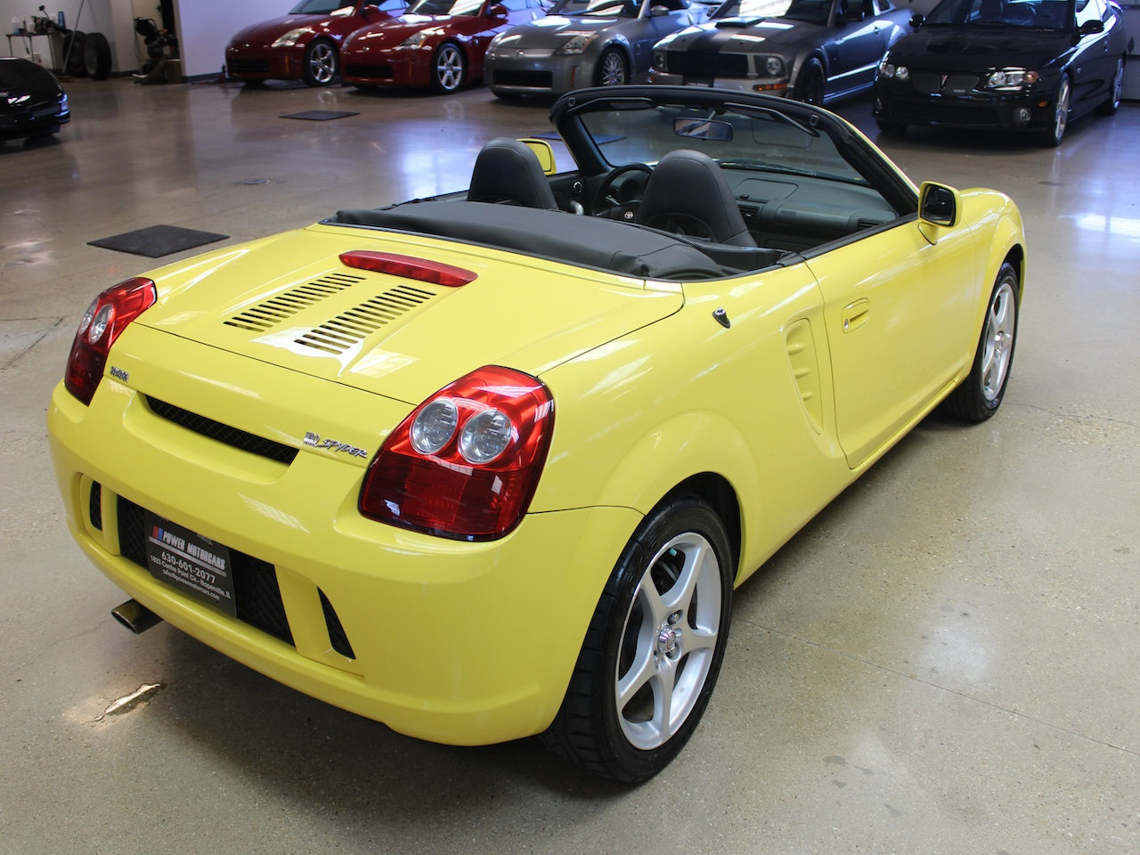 Used 2004 Toyota MR2 image 22