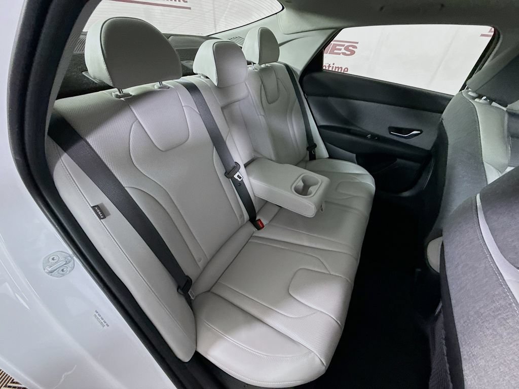 Certified 2025 Hyundai Elantra Limited FWD image 32