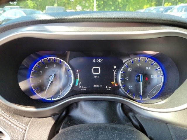 Used 2022 Chrysler Pacifica Touring-L image 26