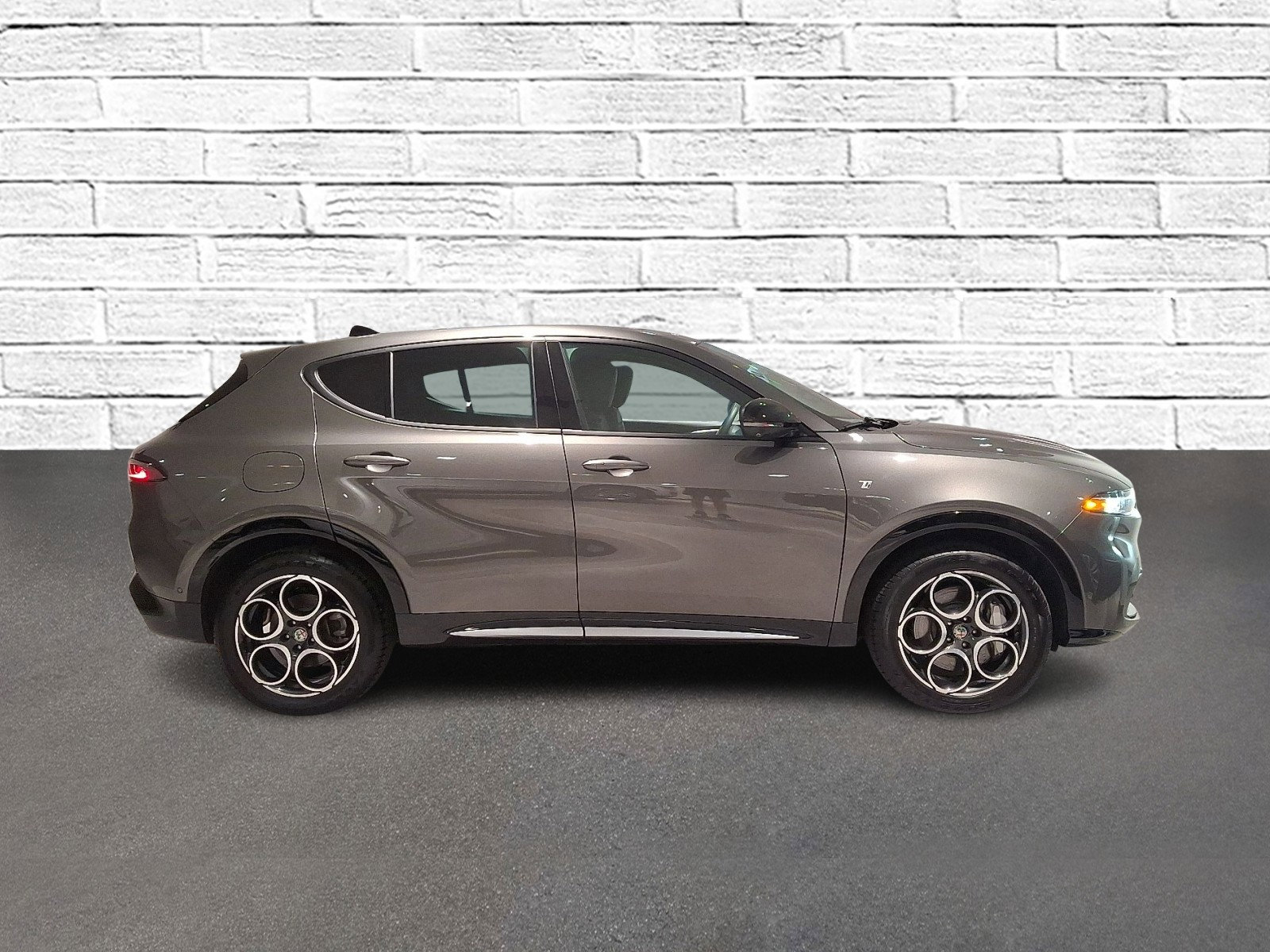 Used 2024 Alfa Romeo Tonale Ti image 8