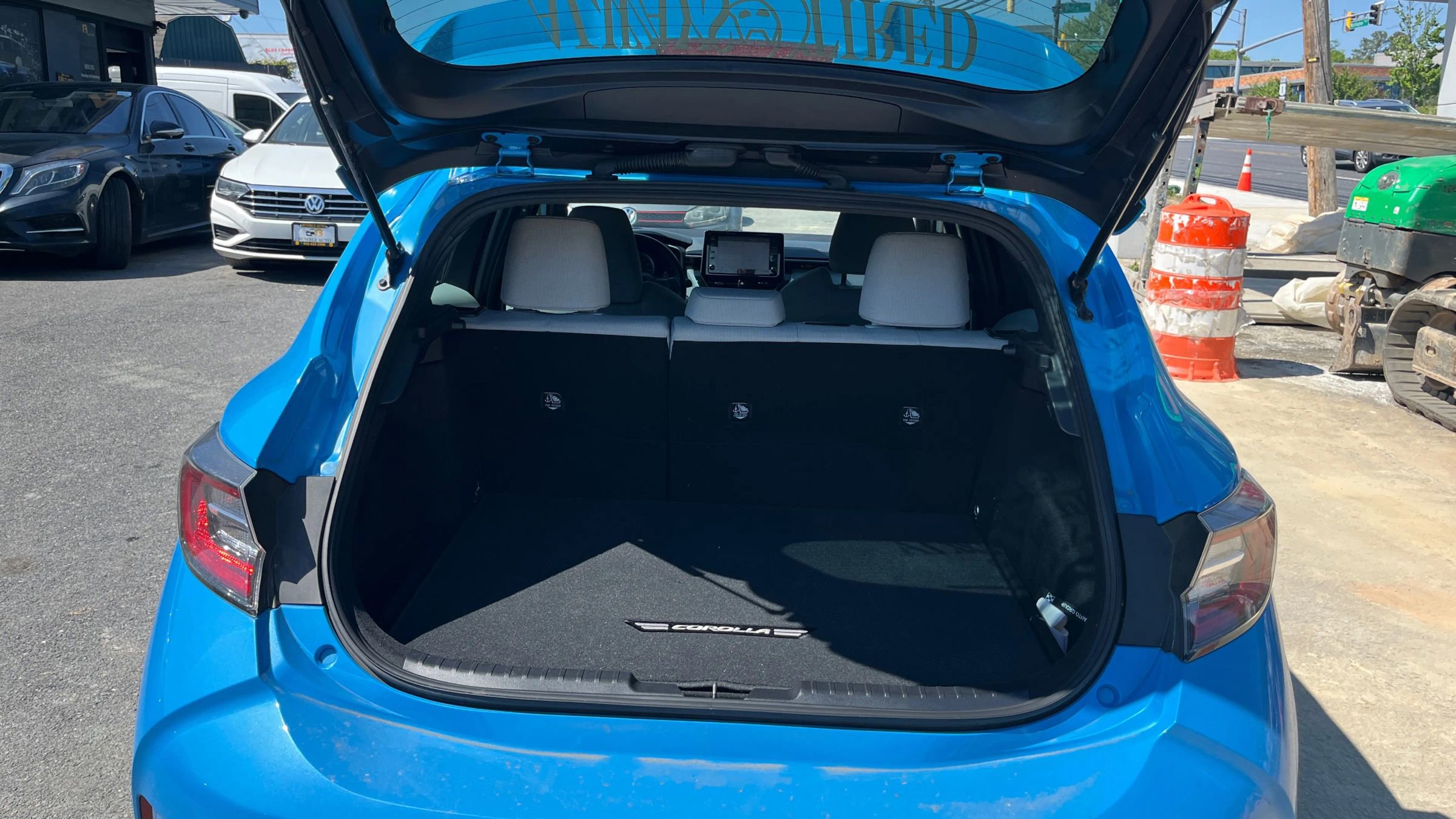 Used 2020 Toyota Corolla SE w/ Carpet Mat Package FWD image 12