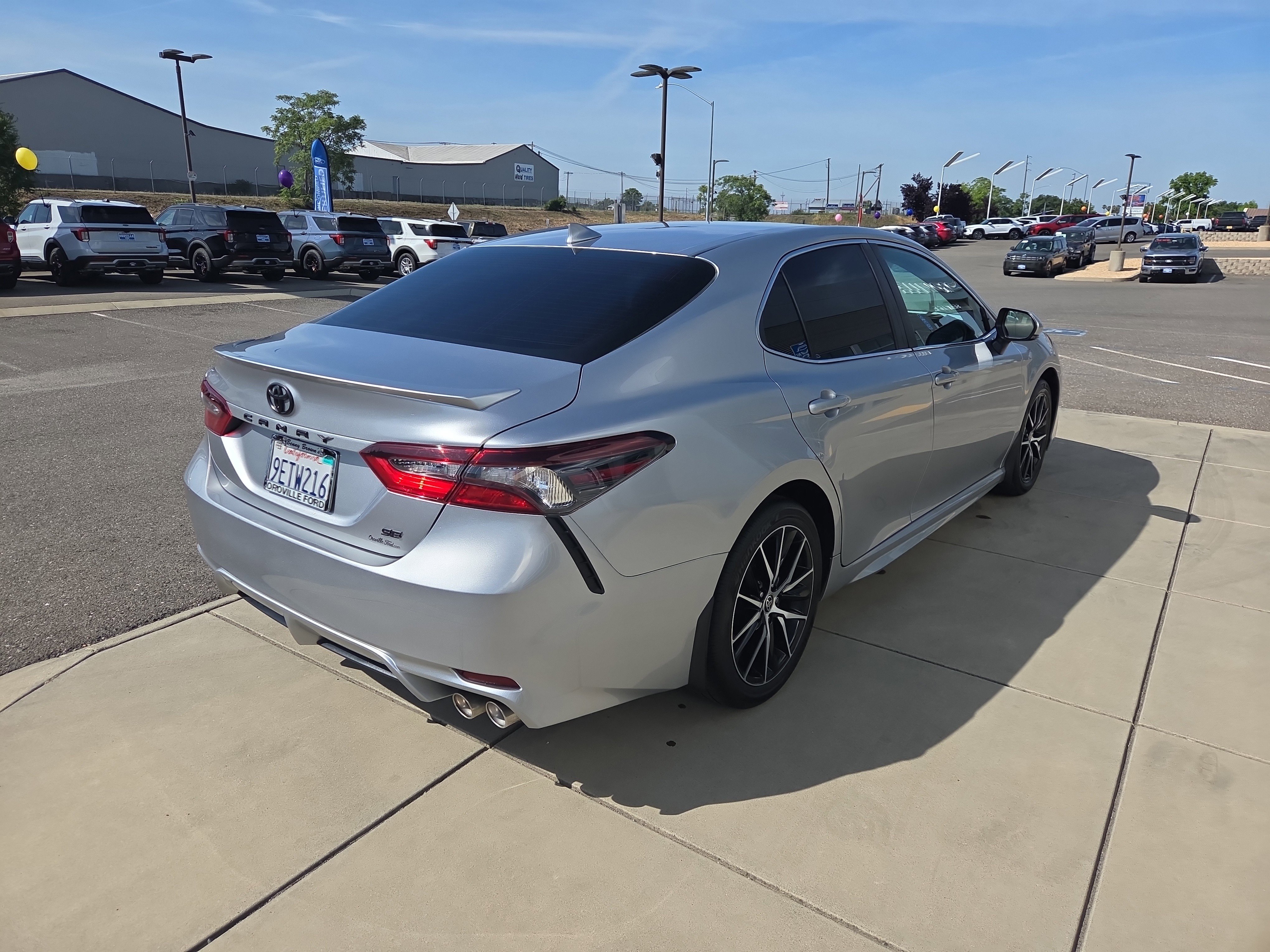 Used 2023 Toyota Camry SE w/ Convenience Package FWD image 5