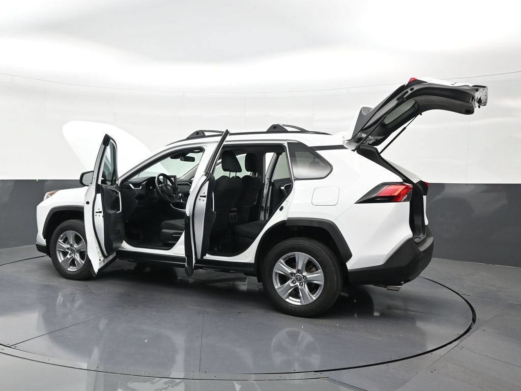 Used 2022 Toyota RAV4 LE AWD/4WD image 32