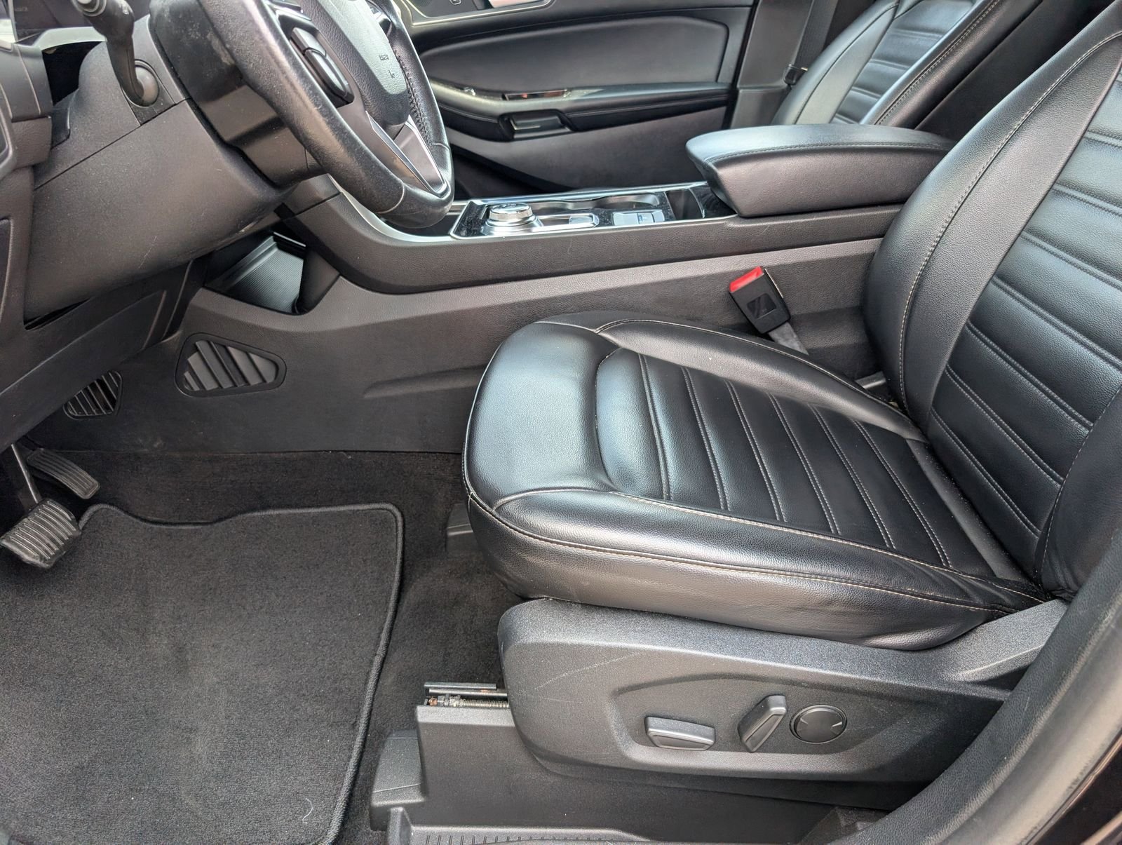 Used 2020 Ford Edge SEL FWD image 15