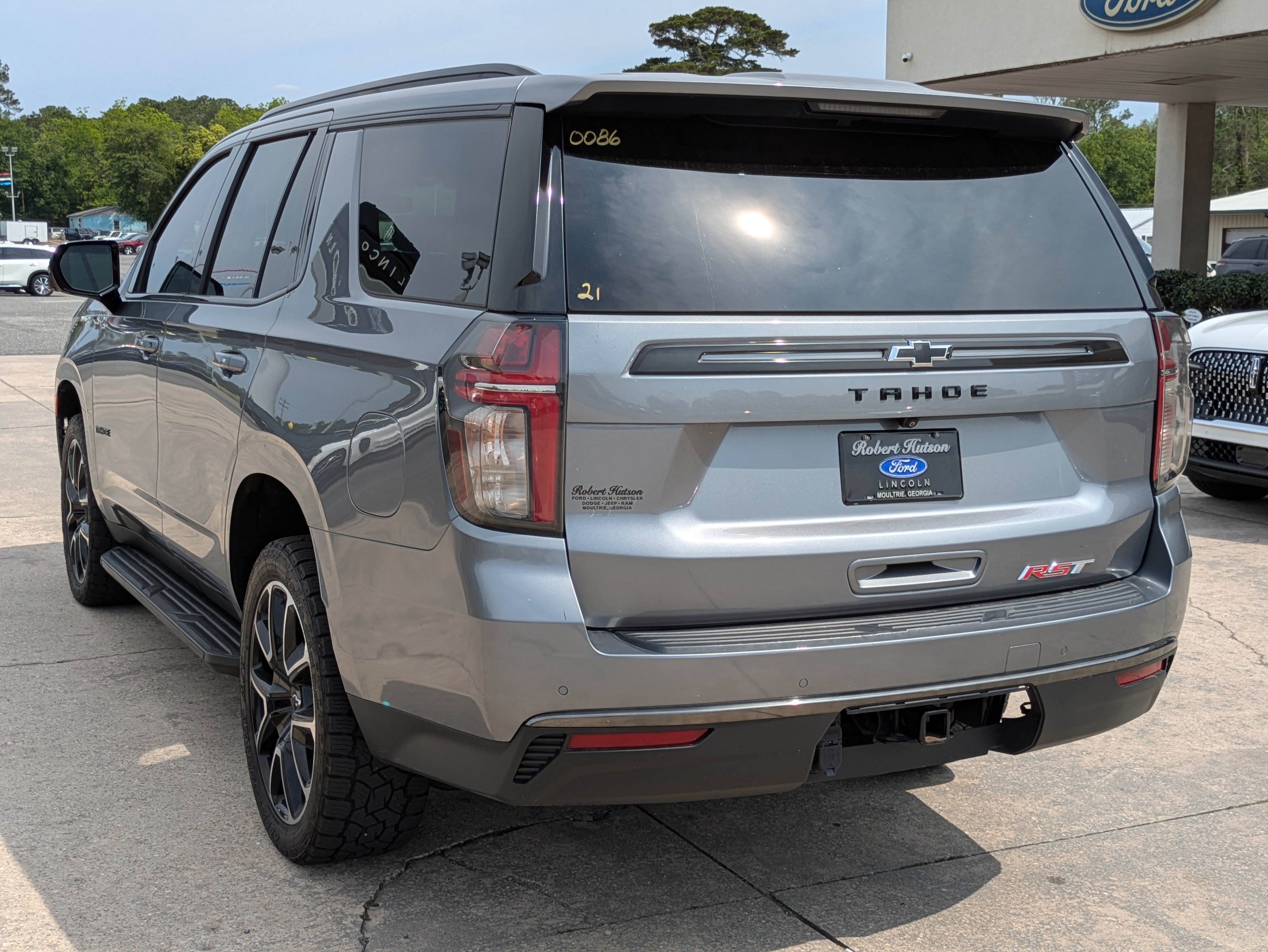 Used 2021 Chevrolet Tahoe RST w/ Luxury Package AWD/4WD image 8