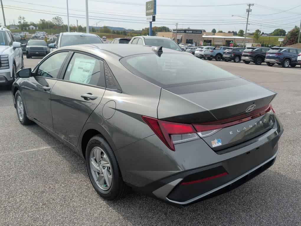 New 2026 Hyundai Elantra SE FWD image 10
