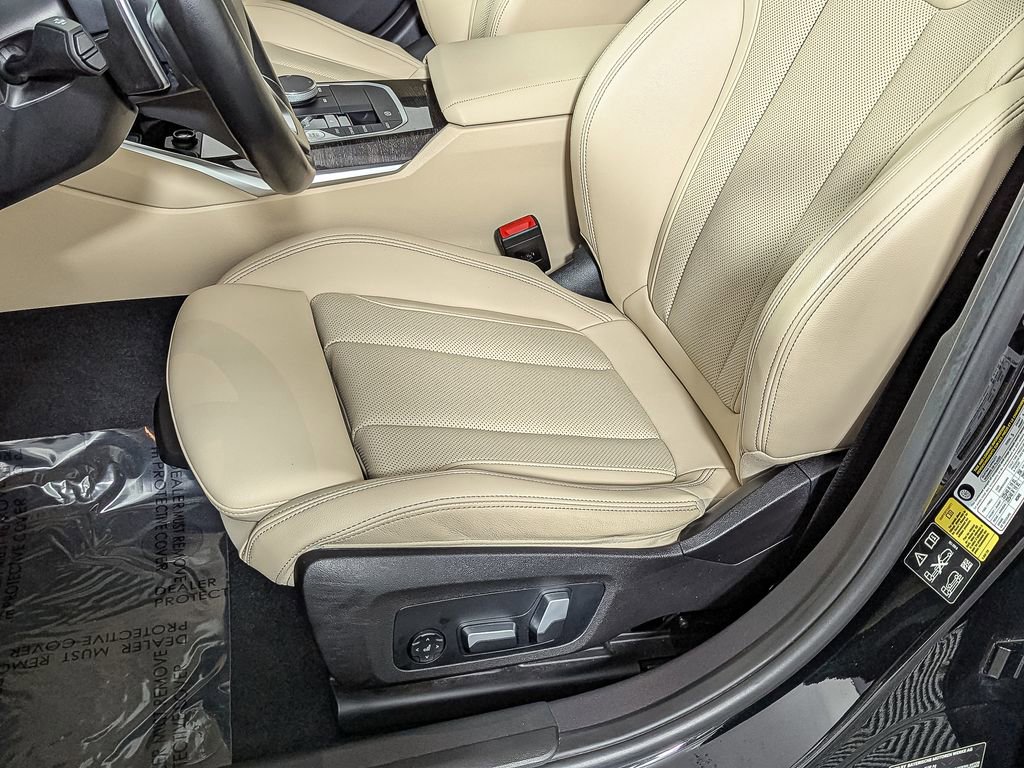 Certified 2023 BMW 330i xDrive Sedan w/ Driving Assistance Package image 17