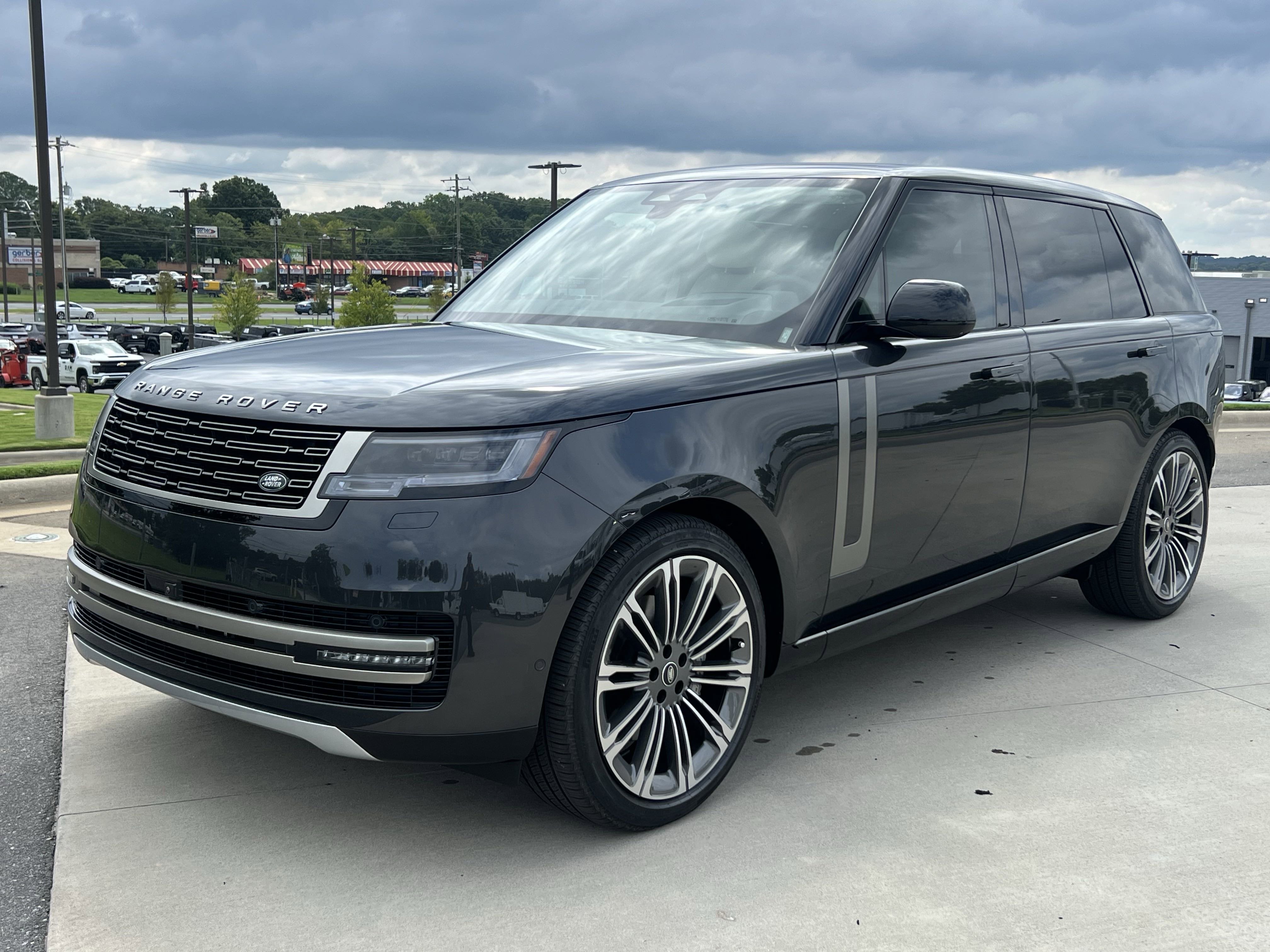 Used 2025 Land Rover Range Rover Long Wheelbase SE