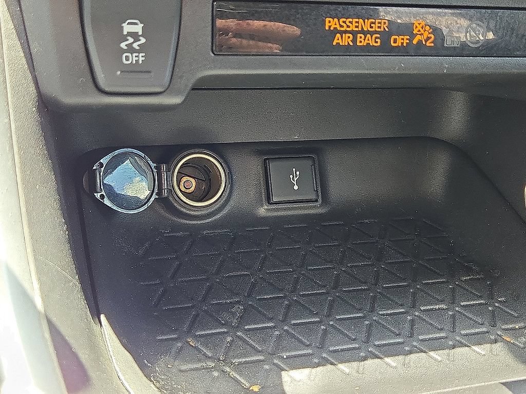 Used 2022 Toyota RAV4 LE AWD/4WD image 28