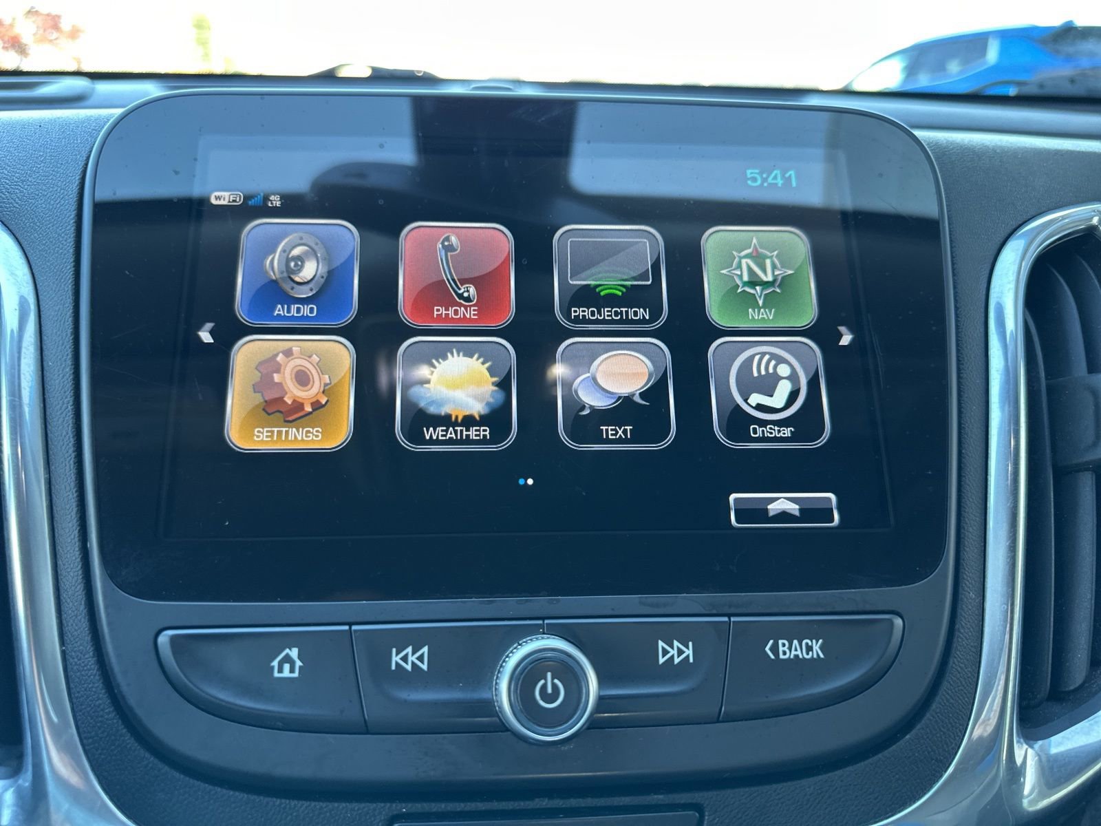 Used 2018 Chevrolet Equinox Premier w/ Infotainment II Package AWD/4WD image 21