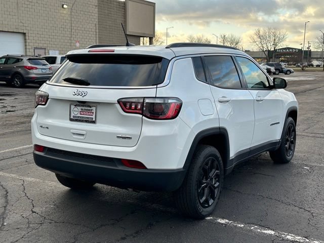 Used 2025 Jeep Compass Latitude AWD/4WD image 4
