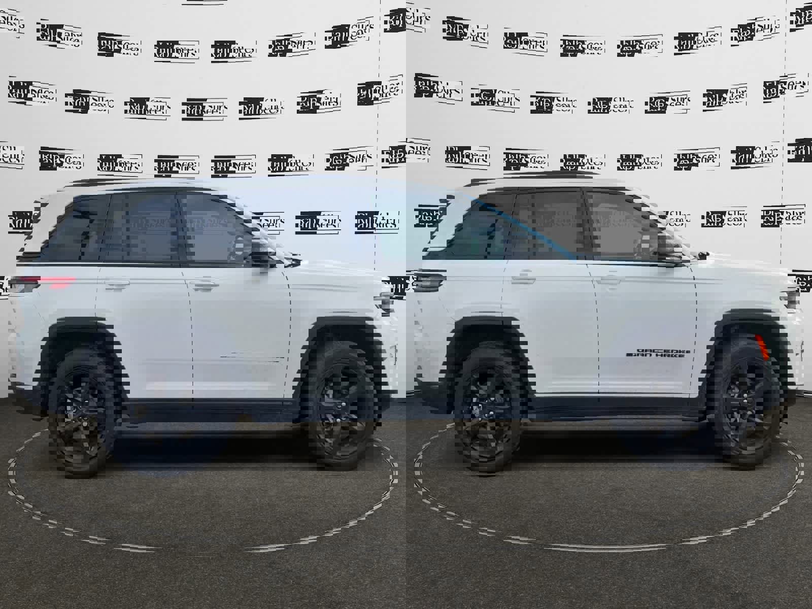 Used 2023 Jeep Grand Cherokee Altitude image 7