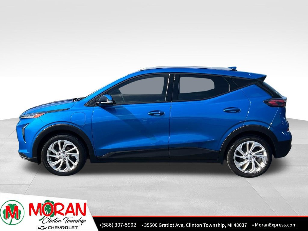 Certified 2023 Chevrolet Bolt EUV LT w/ Comfort Package FWD image 3