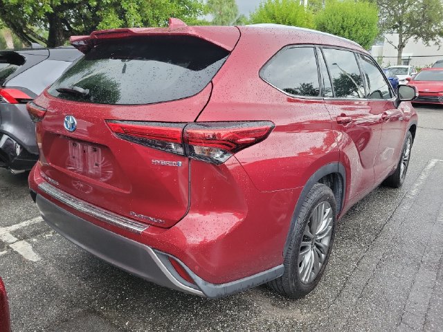 Used 2021 Toyota Highlander Platinum FWD image 4