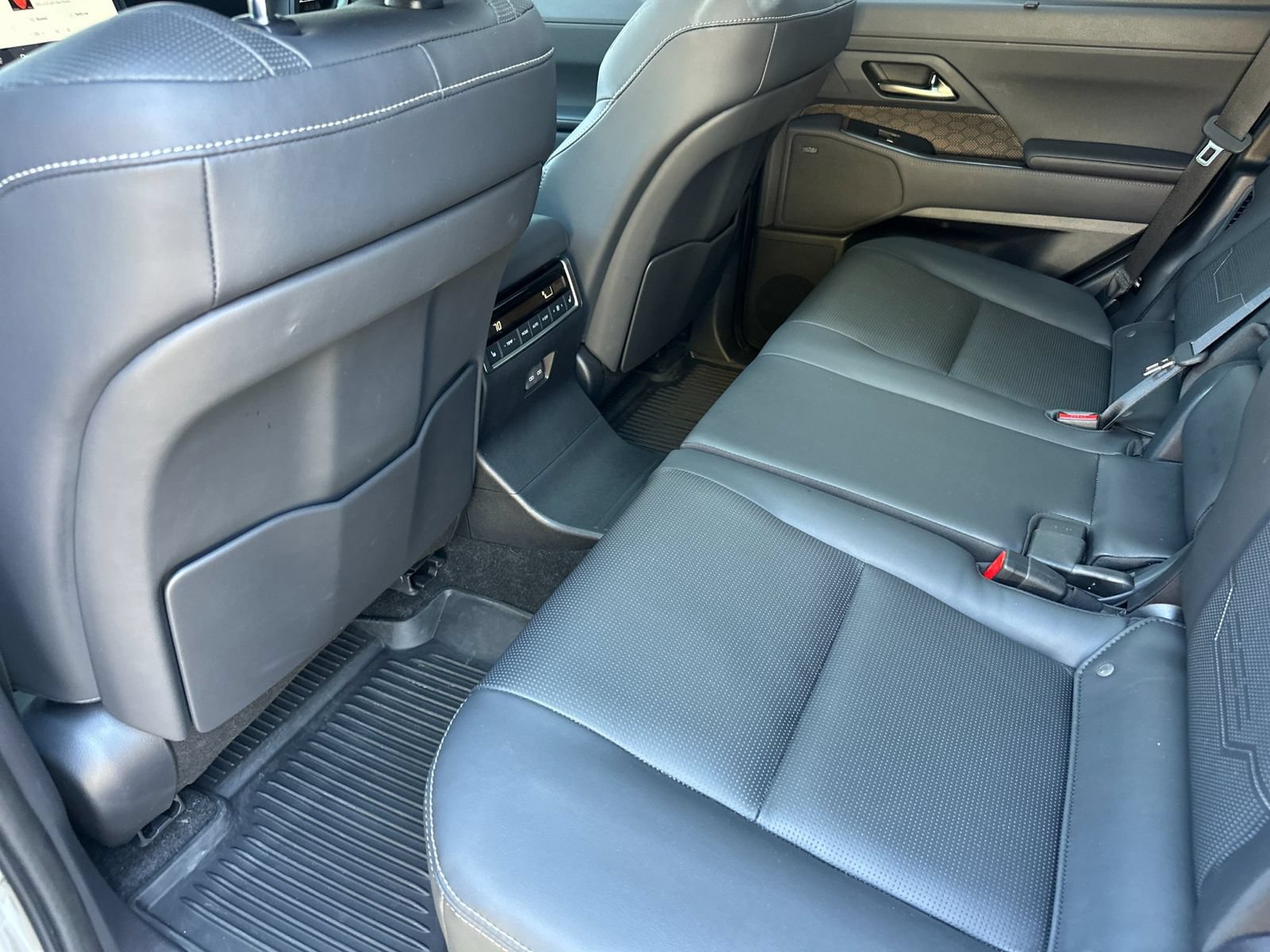 Used 2025 Lexus GX 550 w/ Accessory Package (31) AWD/4WD image 12