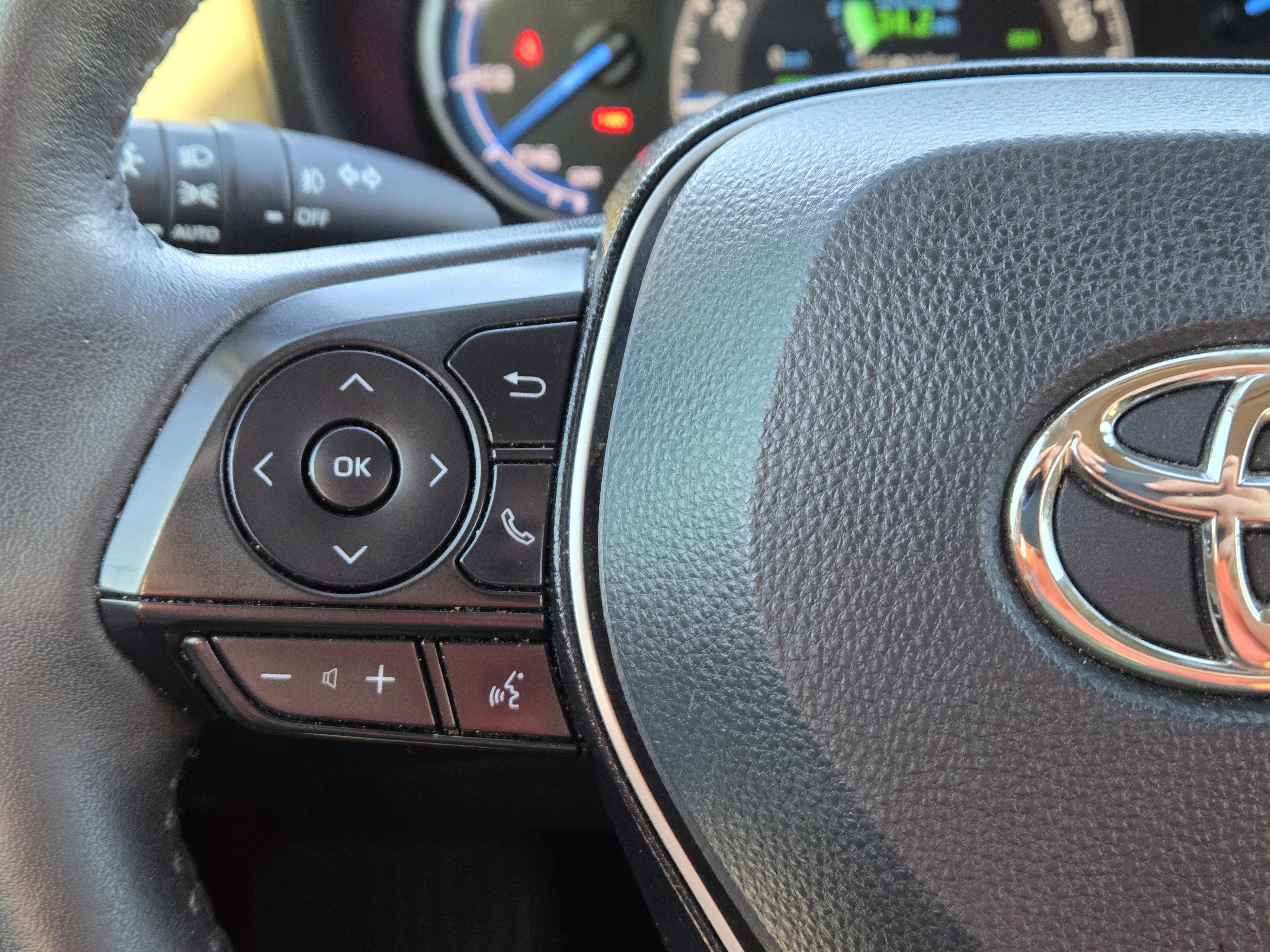 Used 2023 Toyota RAV4 XLE Premium image 23