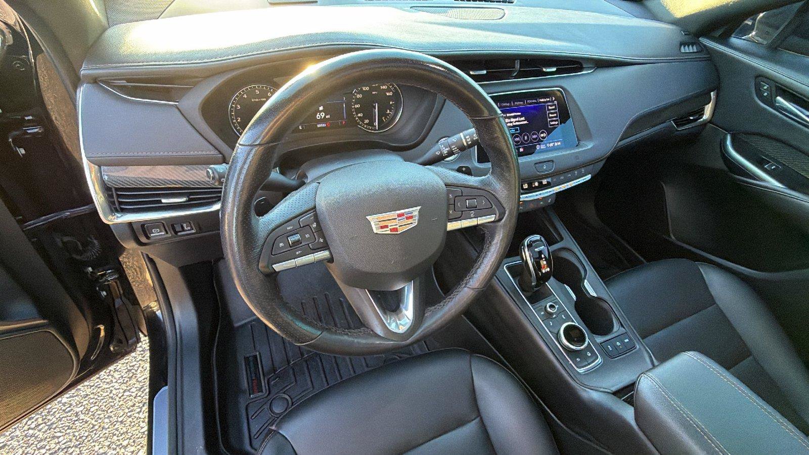 Used 2020 Cadillac XT4 Sport w/ Cold Weather Package FWD image 4