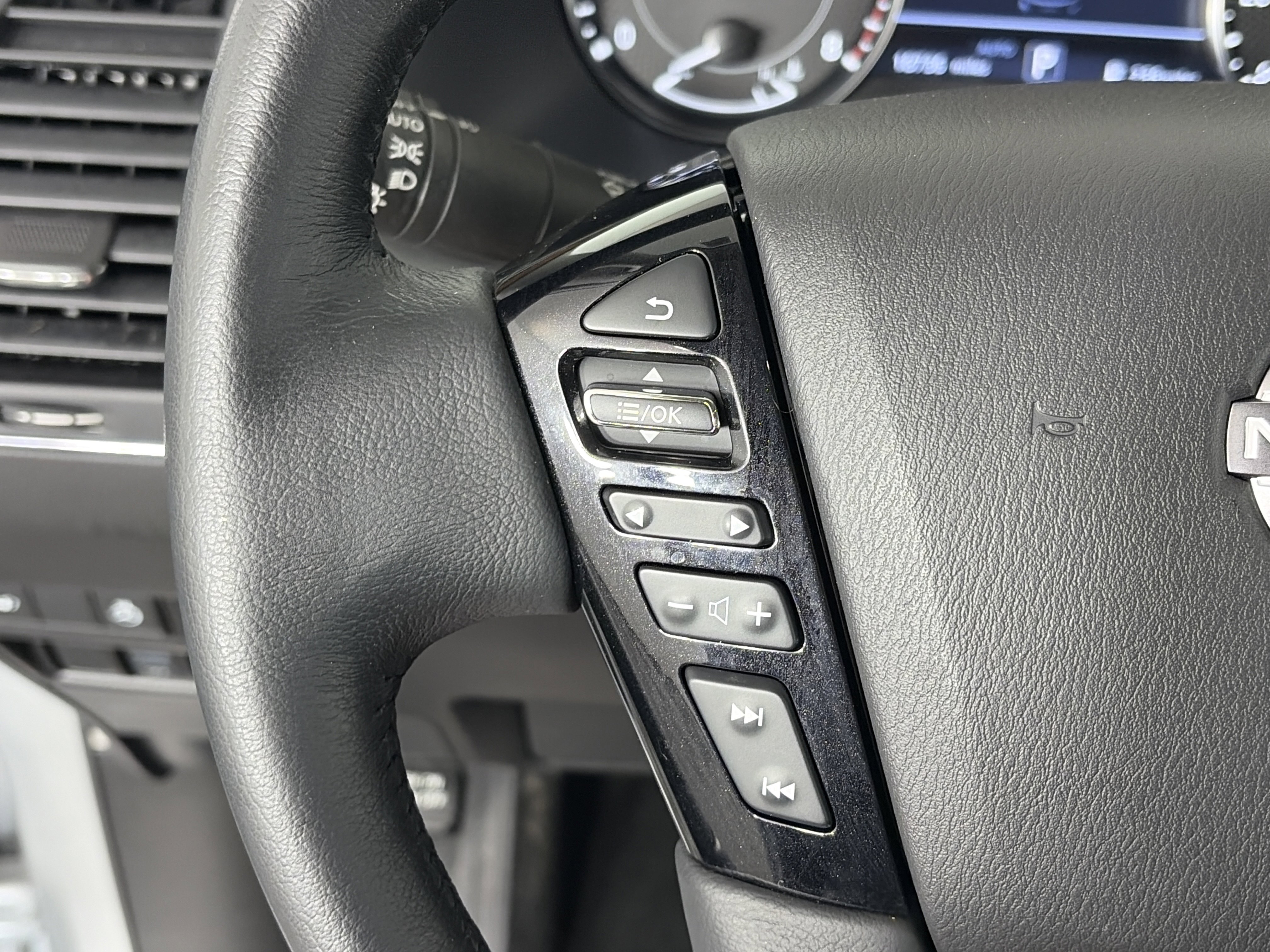 Certified 2023 Nissan Armada SL w/ Captain's Chairs Package image 33