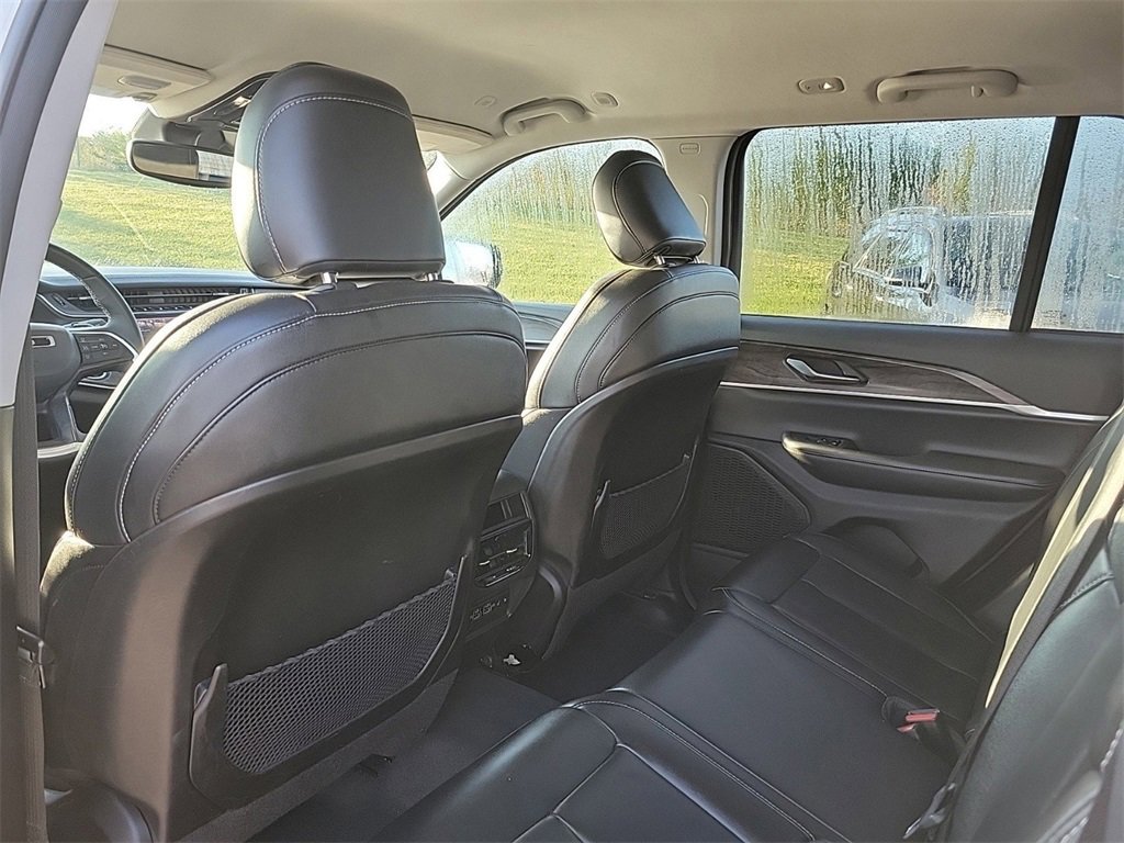 Used 2023 Jeep Grand Cherokee Limited image 12