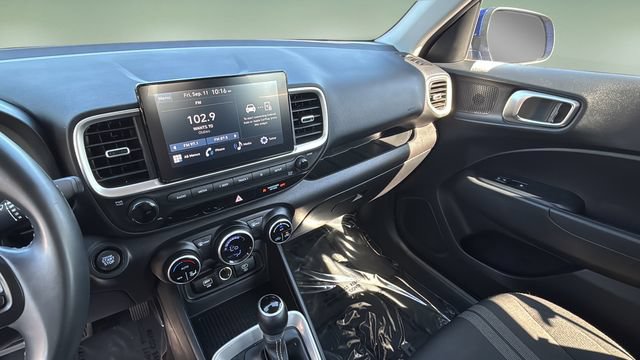 Used 2025 Hyundai Venue SEL FWD image 25